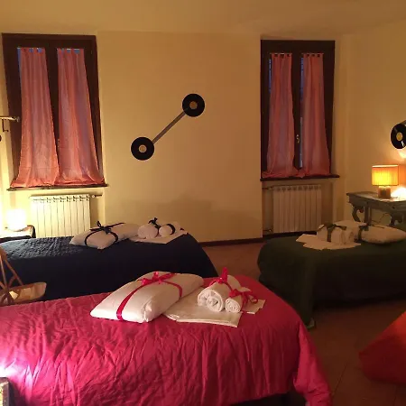 Mantua Hostal ホステル *